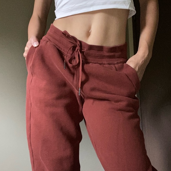 Lululemon - Picture 1 of 5